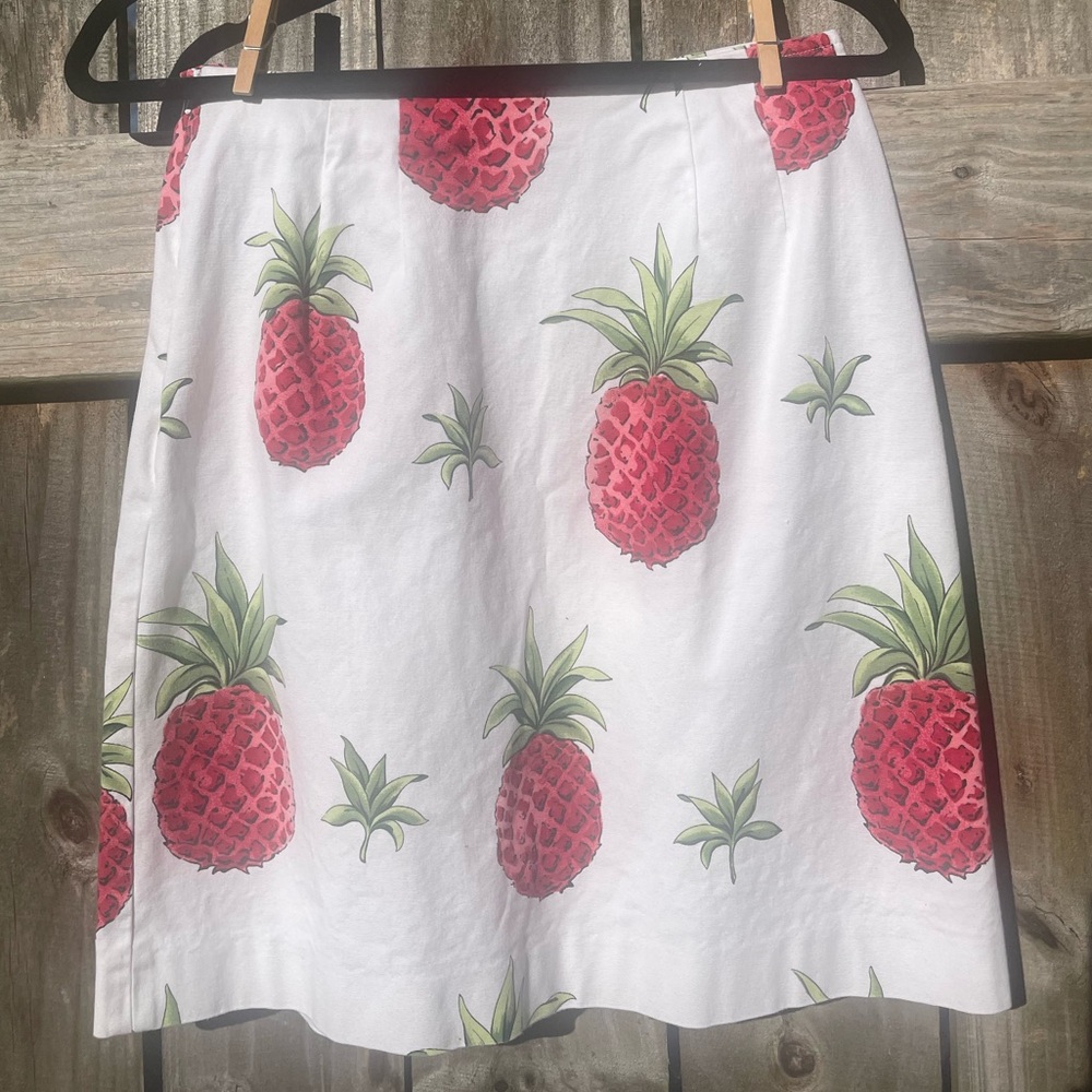 Talbots White Skirt with Raspberry and Green Pineapple Print Size 6